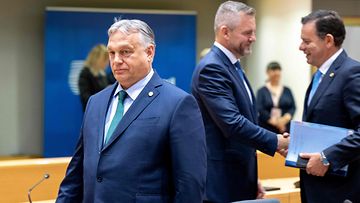 LK 18.6.2024 Unkarin pääministeri Viktor Orban (vas.) Brysselissä 17. kesäkuuta 2024 ennen EU:n johtajien epävirallista huippukokousta, jossa keskustellaan muun muassa Eurooppa-neuvoston puheenjohtajan valinnasta.