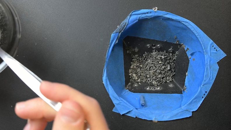 ESA:n tutkijat kehittivät rakennuspalikoita meteoriitista saadusta pölystä