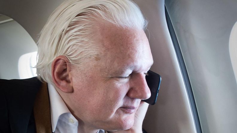 AOP Julian Assange puhelin 26062024