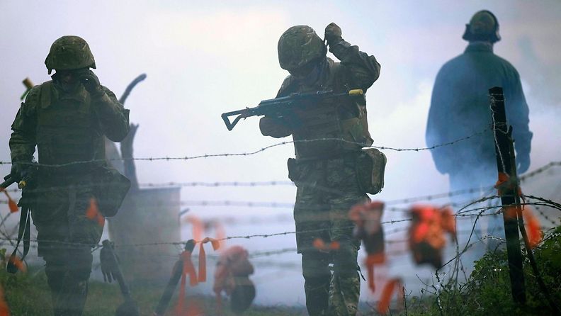 Ukrainan sotilaita taisteluharjoituksissa. Kuvituskuva.