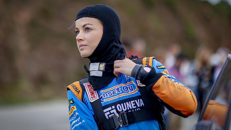 Janni Hussi kilpailee rallin MM-sarjassa Lauri Joonan kartanlukijana. 