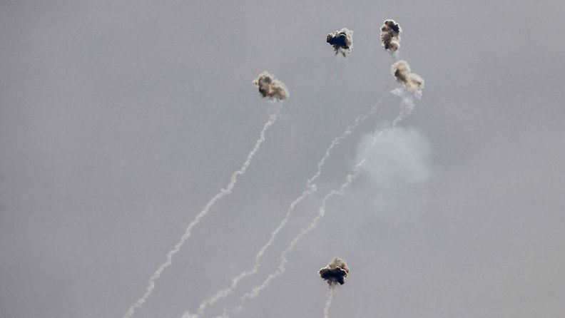 Torjuttuja raketteja Pohjois-Israelin taivaalla 3. heinäkuuta.