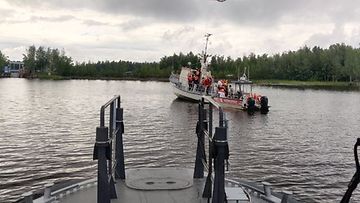 Pelastuslaitos evakuoi veneeseensä karille ajaneesa veneestä Kokkolassa.