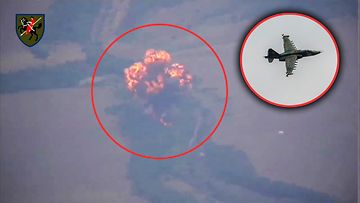 Kuvakaappaus Ukrainan julkaisemasta videosta, jossa väitetysti näkyy Su-25-hävittäjän maahansyöksy.