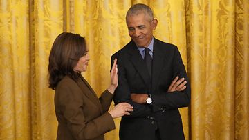 Varapresidentti Kamala Harris ja ex-presidentti Barack Obama huhtikuussa 2022.