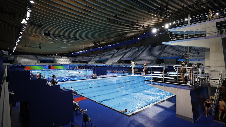 Taitouinti, uimahypyt ja vesipallo kilpaillaan Pariisin olympialaisissa Paris Aquatics Centre -hallissa. 