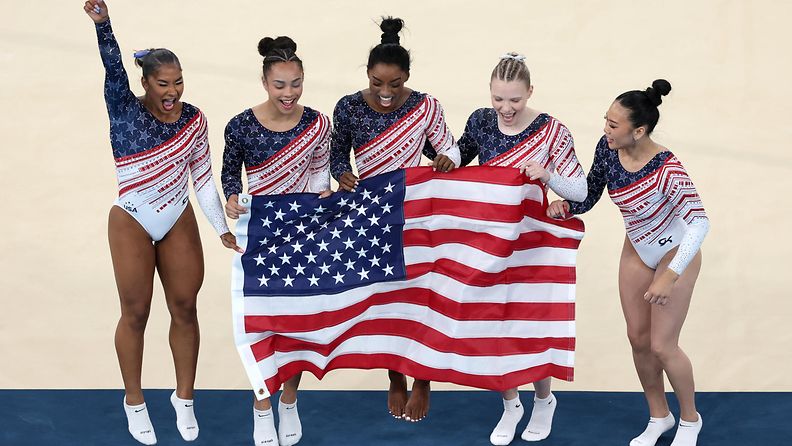 USA:n kultanaiset Jordan Chiles (vas.), Hezly Rivera,  Simone Biles, Jade Carey ja Sunisa Lee.