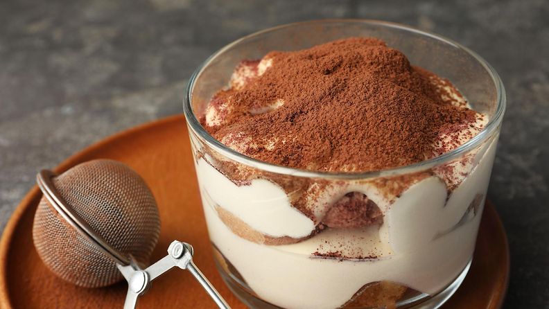 tiramisu lasimukissa