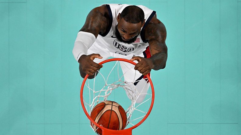 Joulukuussa 40 vuotta täyttävä, kaksinkertainen olympiavoittaja LeBron James on näyttänyt eteen asennepuolella USA:n olympiajoukkueessa. 