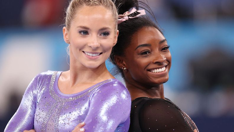 MyKayla Skinner ja Simone Biles olivat joukkuetovereita kolme vuotta sitten Tokion olympialaisissa.