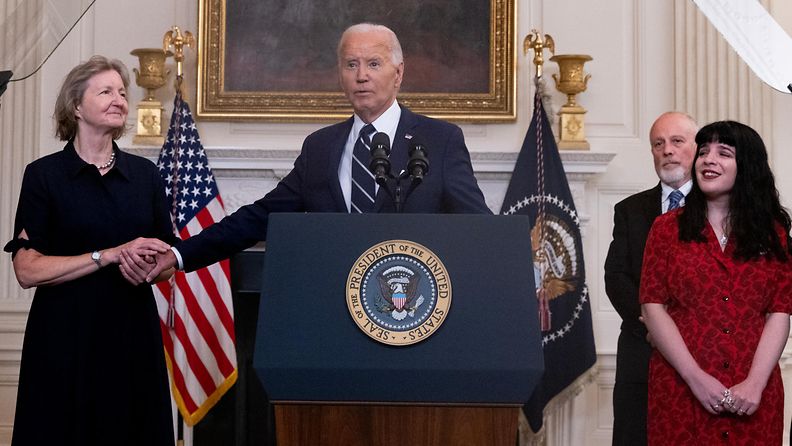 Joe Biden yhdysvaltalaisvankien perheiden kanssa AOP