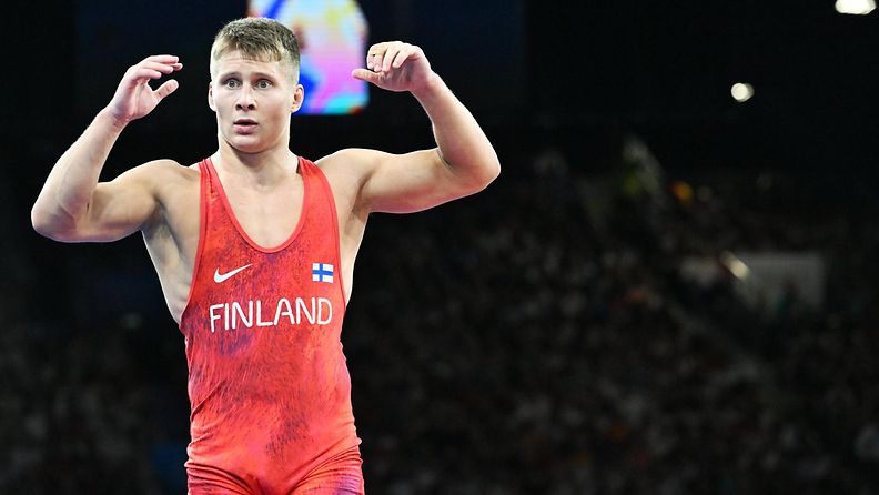 Jonni Sarkkinen hämmästeli saamaansa rangaistusta olympiamatolla. 