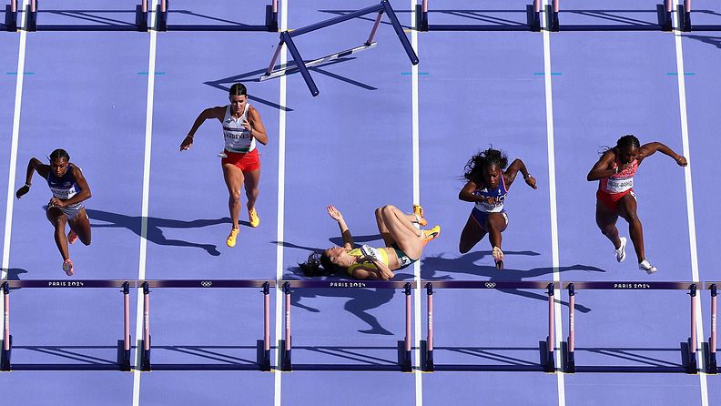 Michelle Jenneke radan pinnassa. 