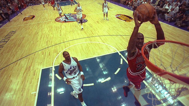 Michael Jordan ja Chicago Bulls kuritti muita NBA:ssa 90-luvulla. Utah Jazz jäi jalkoihin vuosina 1997 ja 1998. 