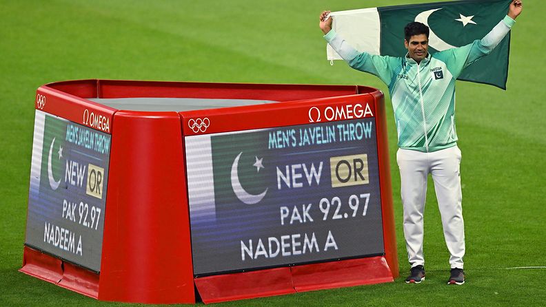 Arshad Nadeem ja uusi olympiaennätys. 