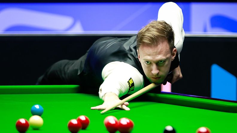 Judd Trump tähtäsi maailmanlistan kärkeen viime sunnuntaina, mutta saa taistella paikastaan kynsin ja hampain Saudi-Arabiassa. 