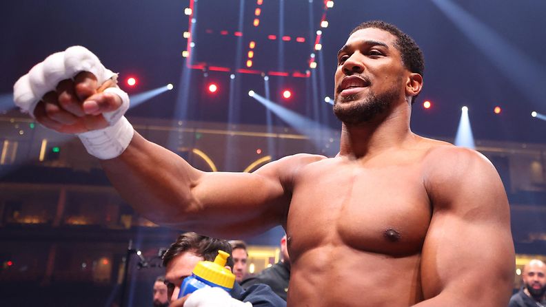 Anthony Joshua tyrmäsi Francis Ngannoun Riadissa viime marraskuussa. 