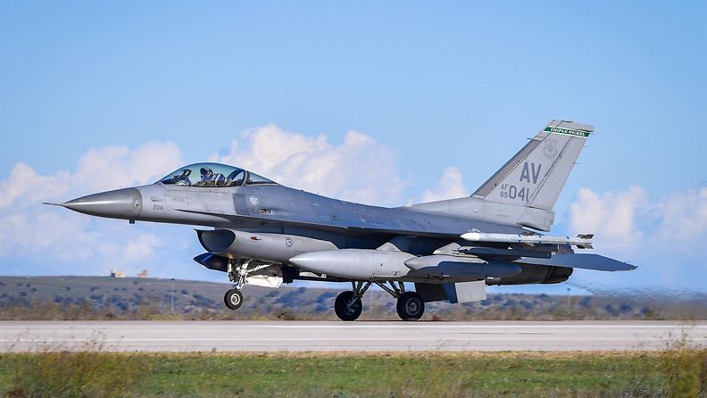 F-16-hävittäjä Italiassa.