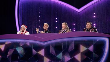 masked_singer_suomi_s6_eps3_034_maria_veitola_benjamin_peltonen_jenni_poikelus_janne_kataja_kuvaaja_saku_tiainen