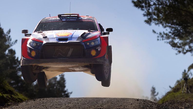 Thierry Neuville oli Chilen MM-rallissa toinen vuosi sitten. Nyt hän voi jopa varmistaa MM-tittelin siellä. 