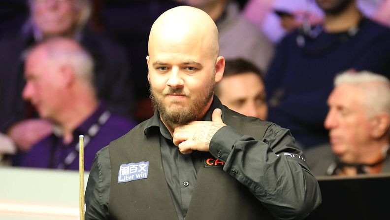 Luca Brecel putosi kevään 2024 MM-kisoissa puolustavana mestarina jo avauskierroksella. 