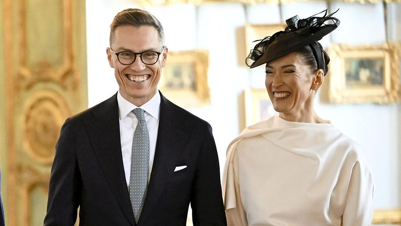 Presidentti Alexander Stubb ja Suzanne Innes-Stubb Tukholmassa 23. huhtikuuta 2024.