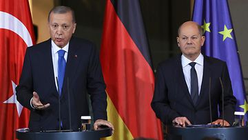 Turkin presidentti Recep Tayyip Erdogan ja Saksan liittokansleri Olaf Scholz vuonna 2023.