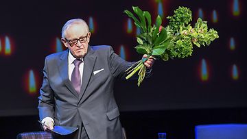 AOP Suomen entinen presidentti Martti Ahtisaari yleisön edessä tulevan kahdeksankymmenvuotissyntymäpäivänsä kunniaksi ”Wisdom Wanted - CMI and the Elders” -seminaarissa Helsingissä 22. toukokuuta 2017.