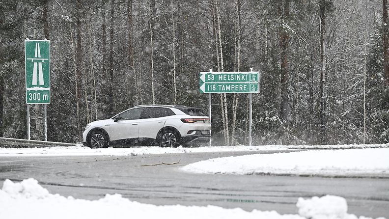 LK 2.11.2024 Talvinen ajokeli Hyvinkäällä 1. marraskuuta 2024.