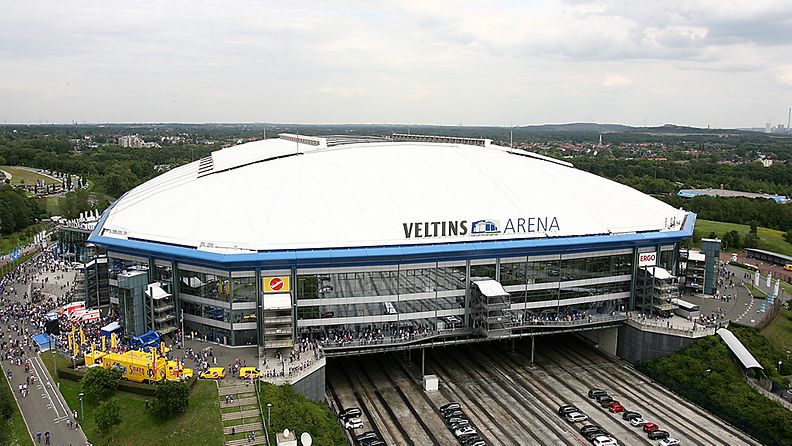 Schalken kotistadionin Veltins Arenan kapasiteetti on 61 673.