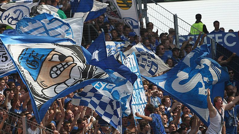Schalke-faneja bundesliigaottelussa elokuussa. 