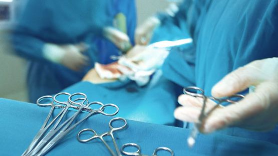 Leikkausvälineistön lukumäärä ei aina täsmää ennen ja jälkeen operaation. Kuvan pihdit eivät liity tapaukseen.