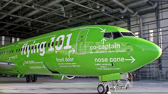 Voisiko suomalaisen lentoyhtiön konetta koristella yhtä vauhdikkaasti kuin eteläafrikkalaisen Kululan Boeingiä? Kuva: Malcolm Nason.