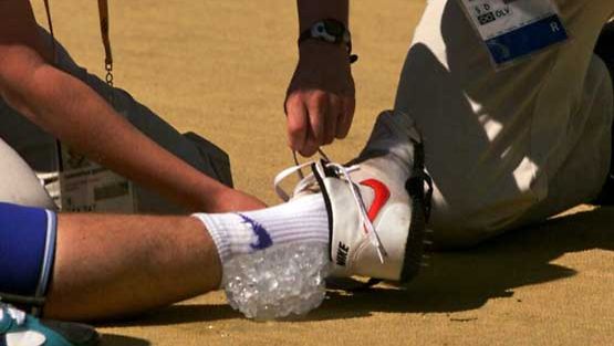 Harri Hakkarainen loukkasi vasemman jalan akillesjänteensä Sydneyssa vuonna 2000.